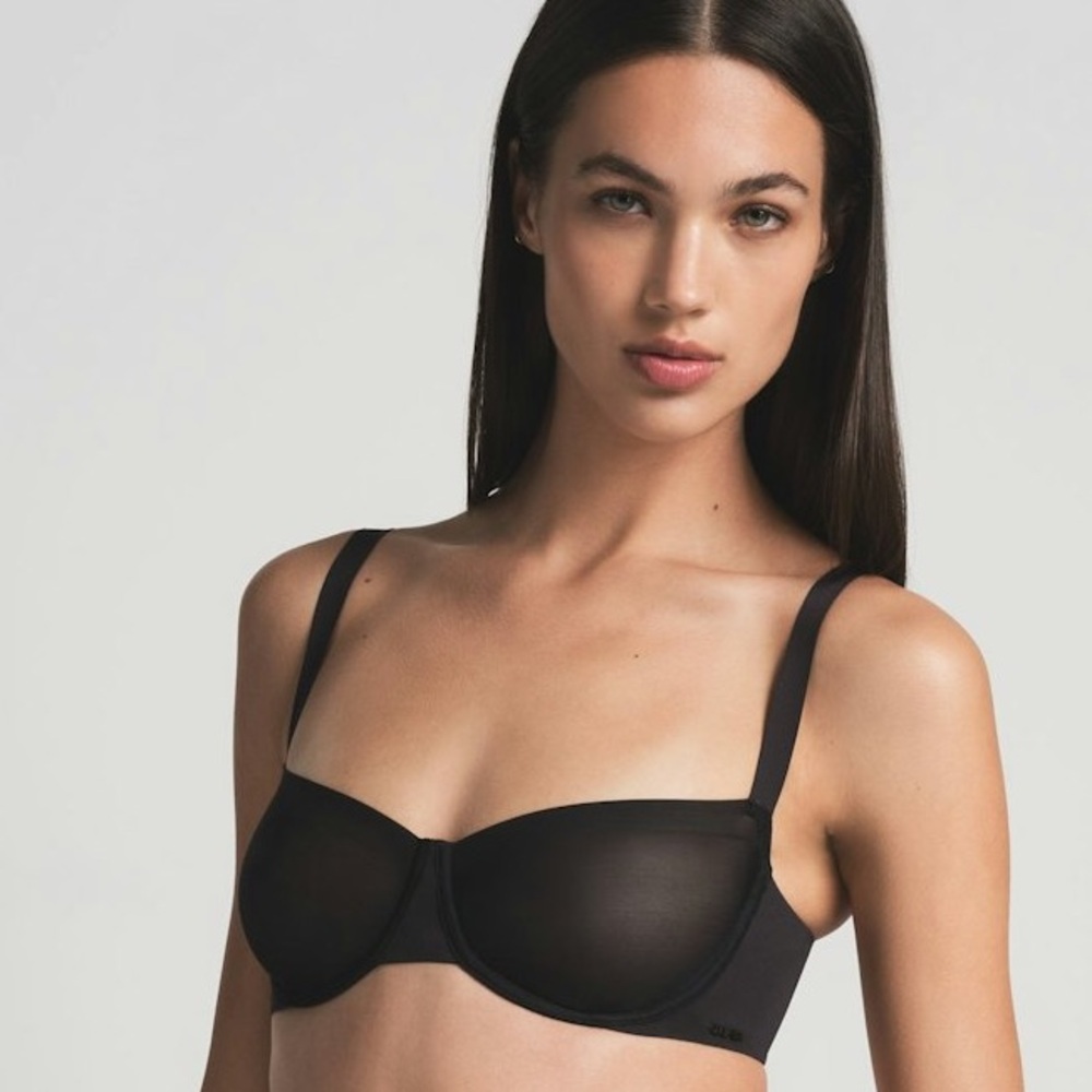 SKIMS No Show Molded Unlined Balconette Bra